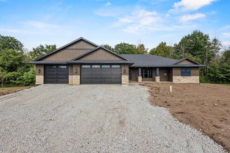 6157 Bay Hill Ct, Luxemburg, WI 54217