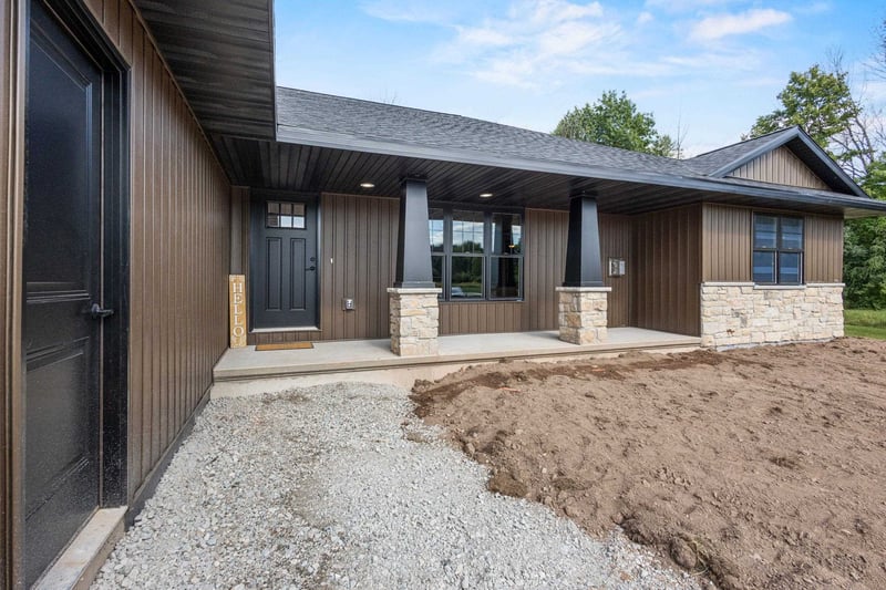 6157 Bay Hill Ct, Luxemburg, WI 54217