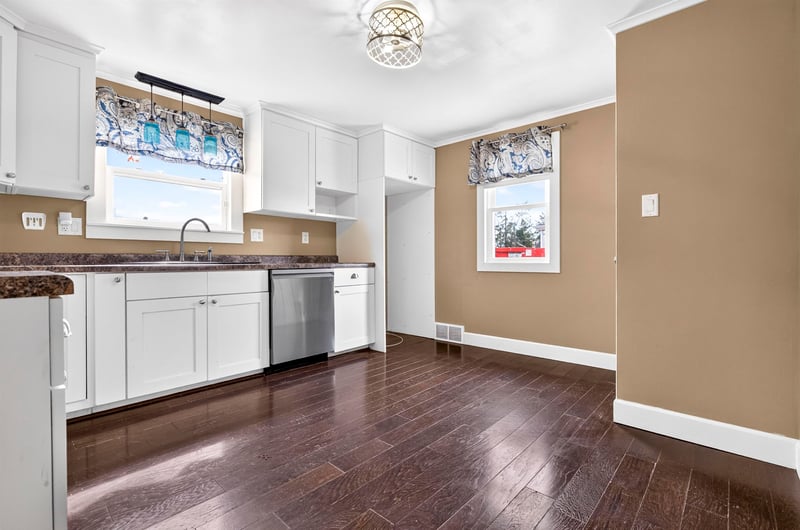 717 5th St, Menasha, WI 54952-2803