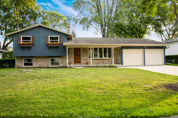 1255 April Ln, Green Bay, WI 54304-4038