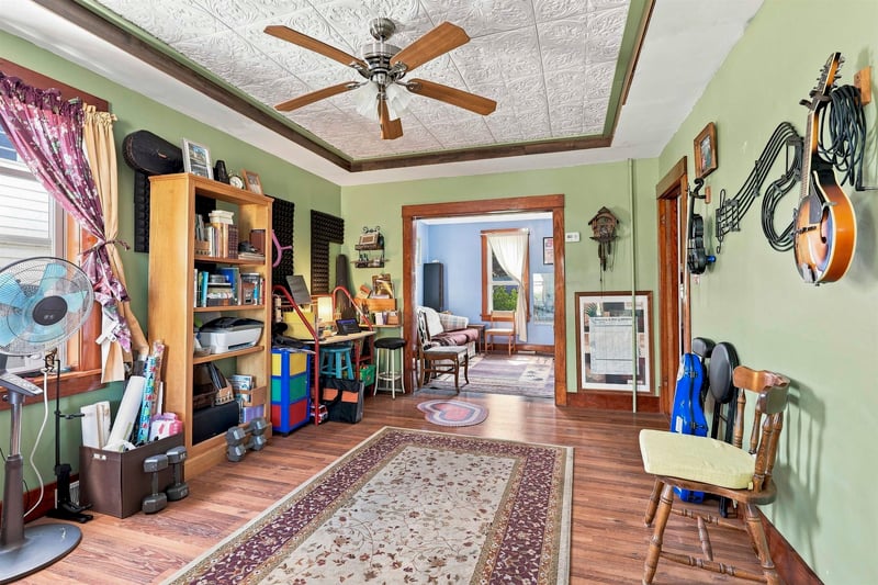703 Park Ave, Little Chute, WI 54140-2033