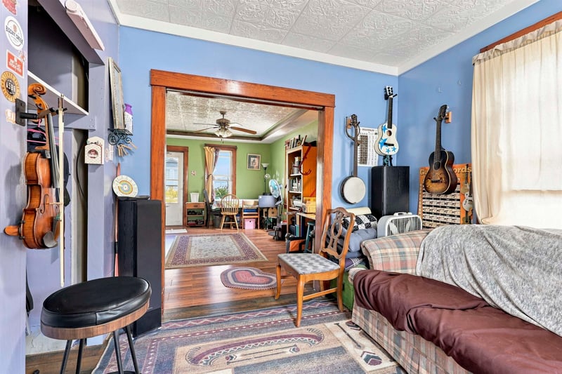 703 Park Ave, Little Chute, WI 54140-2033