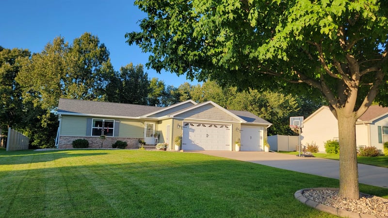 W6360 Goose Creek Cir, Greenville, WI 54942