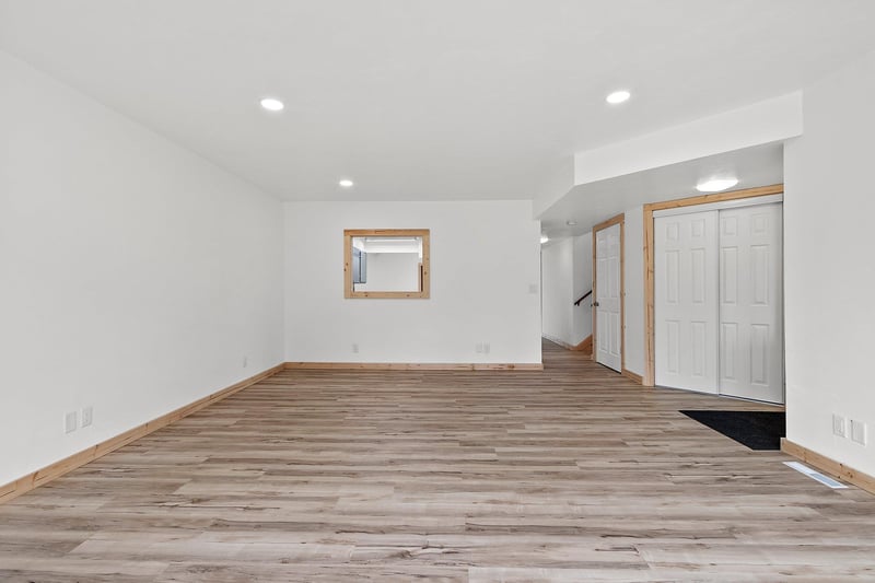 1529 Lakeview Dr, Green Bay, WI 54313