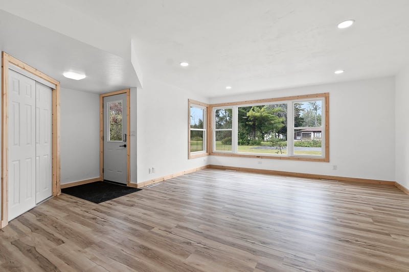 1529 Lakeview Dr, Green Bay, WI 54313