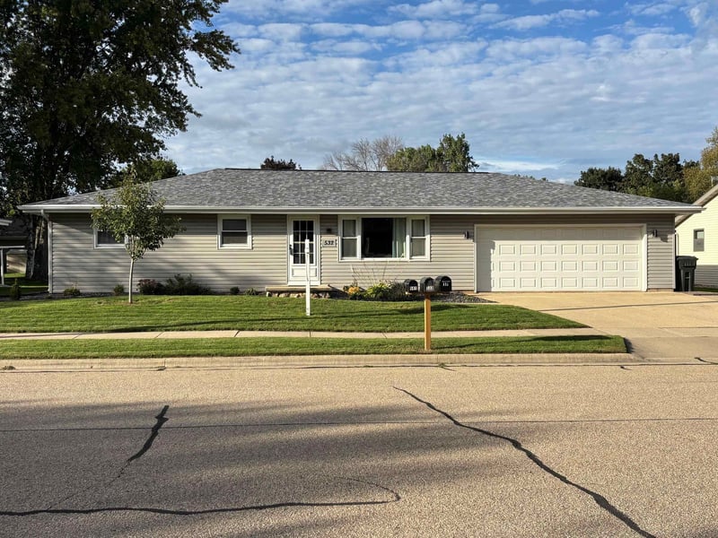 532 Willow Dr, Kaukauna, WI 54130-3048