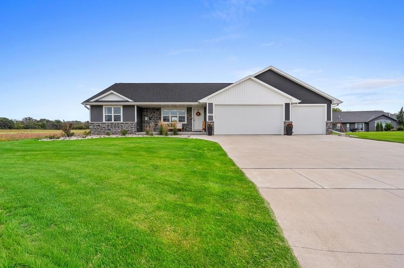 2347 Tigerwood Trl, De Pere, WI 54115