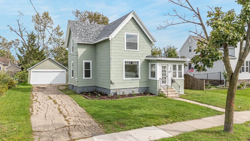 410 Naymut St, Menasha, WI 54952