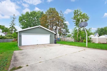 822 W 11th Ave, Oshkosh, WI 54902