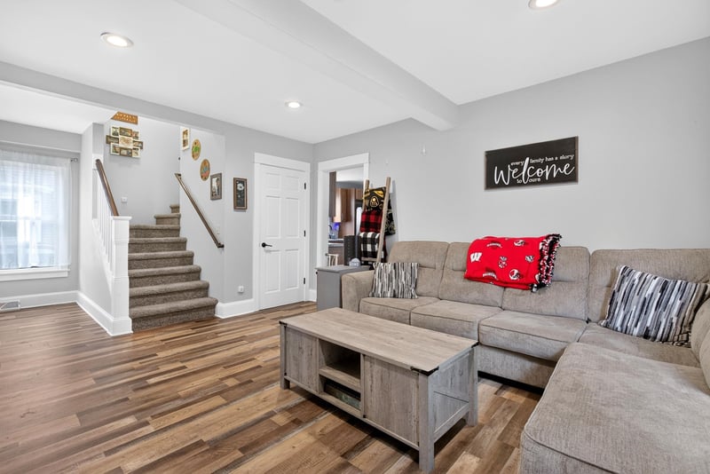 822 W 11th Ave, Oshkosh, WI 54902