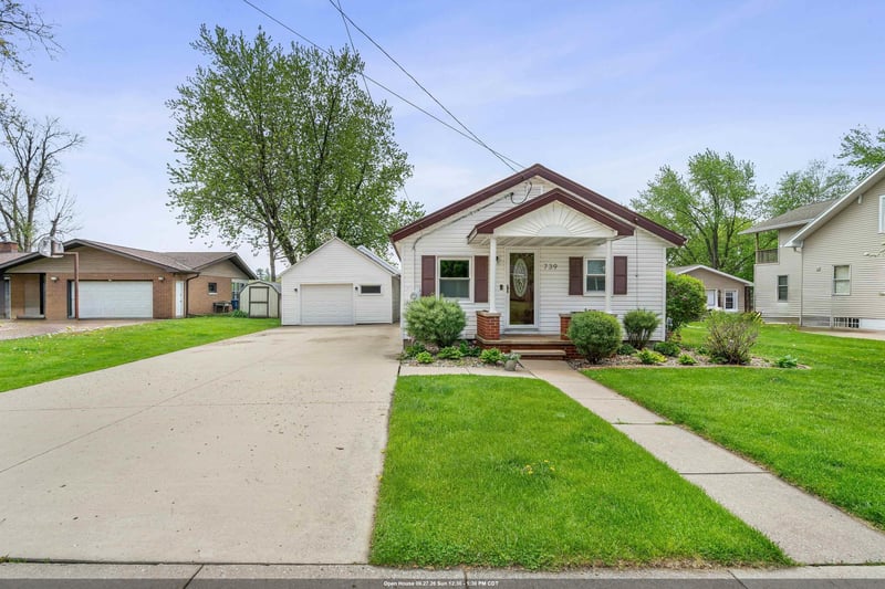 739 Park St, Wrightstown, WI 54180-1017