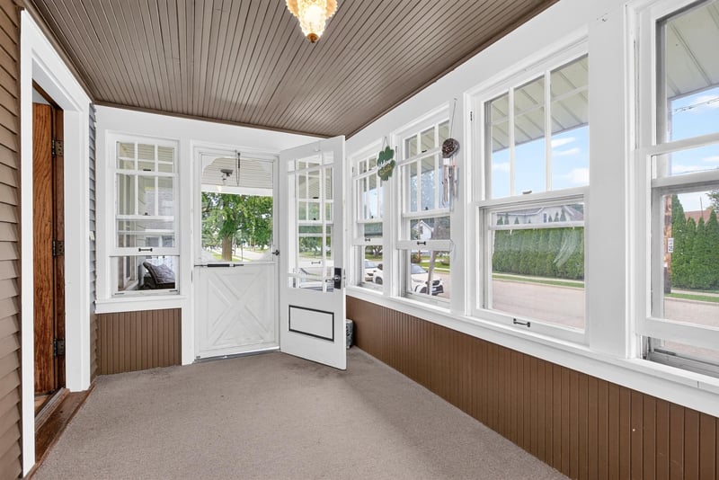 411 Knapp St, Oshkosh, WI 54902