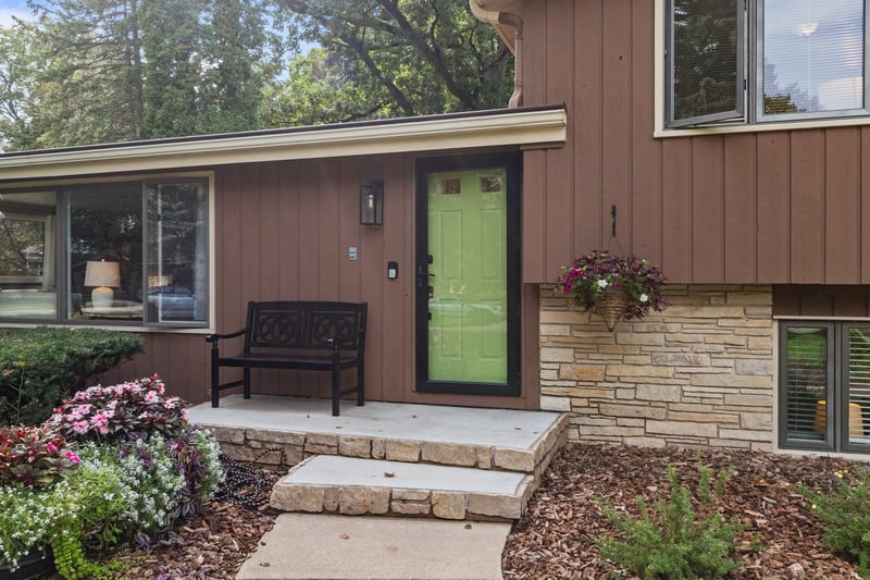 2663 Woodcrest Dr, Neenah, WI 54956