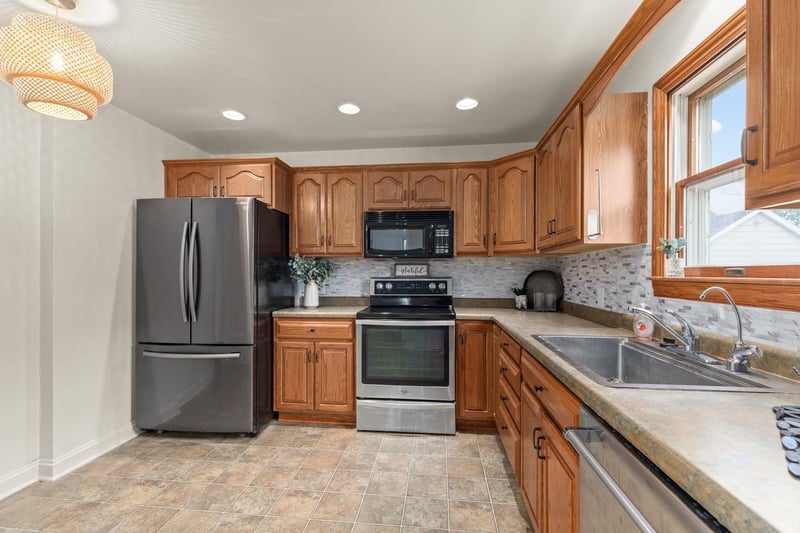 354 Oak St, Menasha, WI 54952-3336
