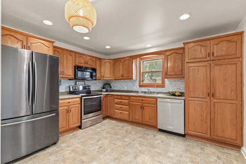 354 Oak St, Menasha, WI 54952-3336
