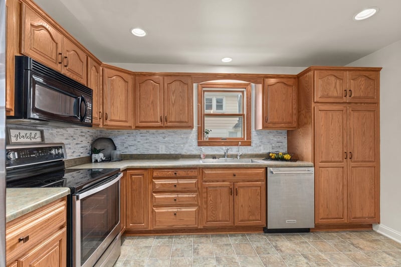354 Oak St, Menasha, WI 54952-3336