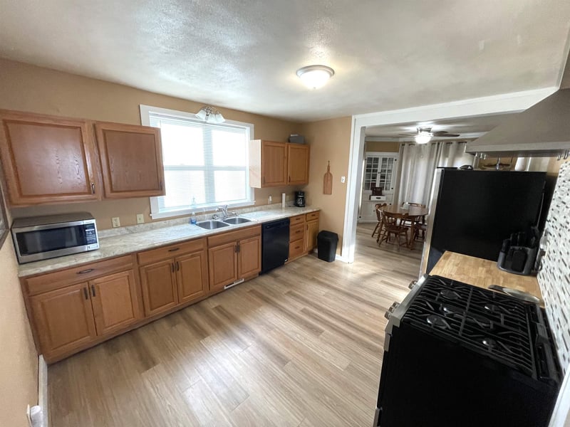 7884 Cutoff Ln, Larsen, WI 54947