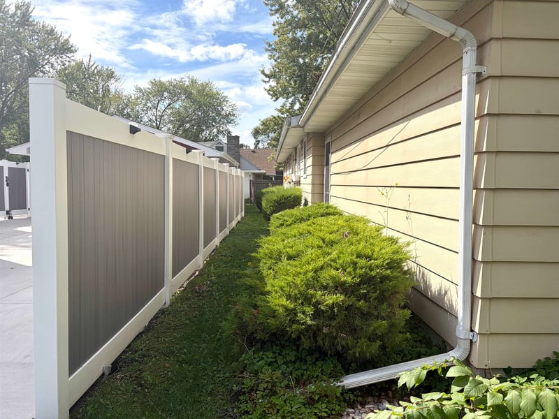 241 Butte Des Morts Dr, Menasha, WI 54952-2215