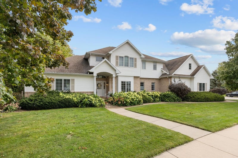 1426 Mahler Blvd, Neenah, WI 54956