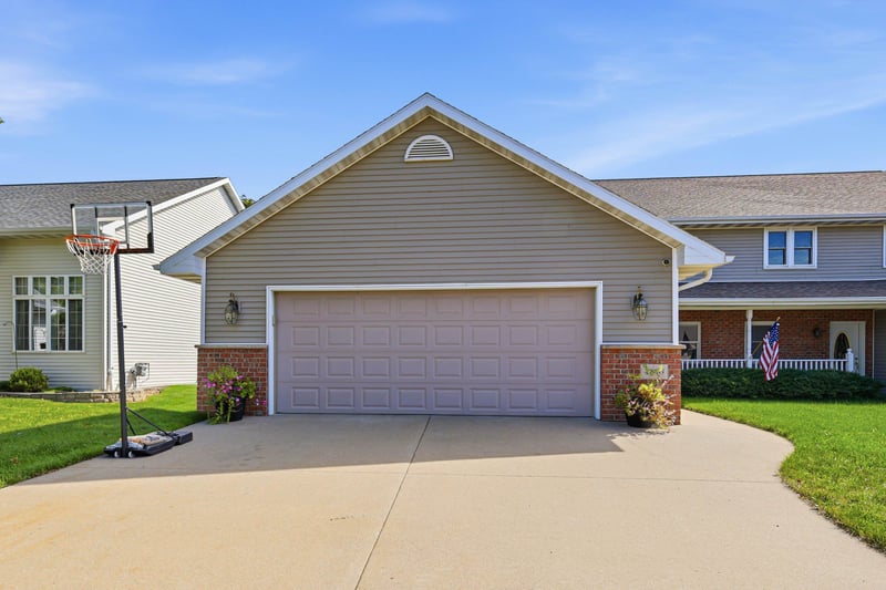 4816 N Apple Rd, Appleton, WI 54913