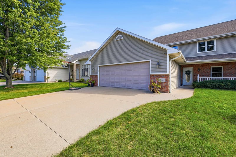4816 N Apple Rd, Appleton, WI 54913