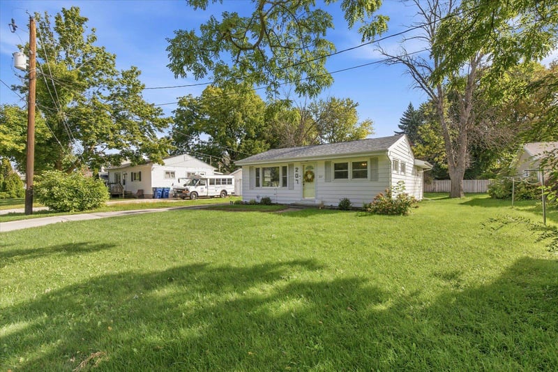 207 N 5th St, Winneconne, WI 54986