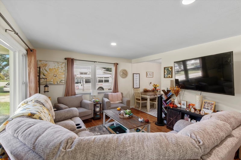207 N 5th St, Winneconne, WI 54986