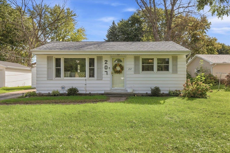 207 N 5th St, Winneconne, WI 54986