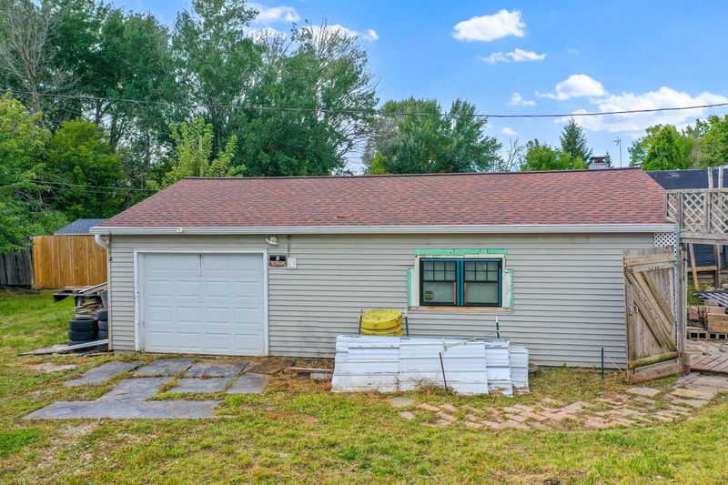 3939 Agamaite Rd, Green Bay, WI 54311-9763