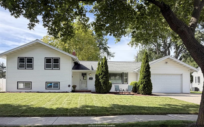 1010 Robin St, De Pere, WI 54115-3131