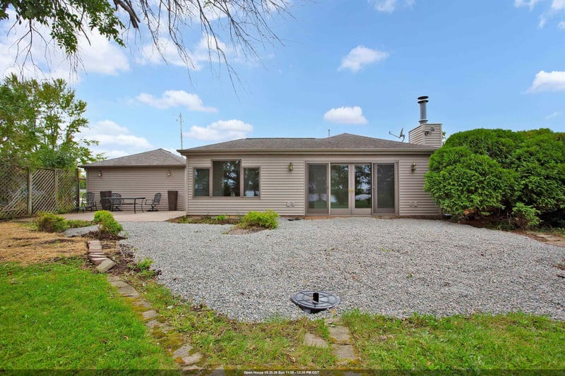 1677 W Butte Des Morts Beach Rd, Neenah, WI 54956