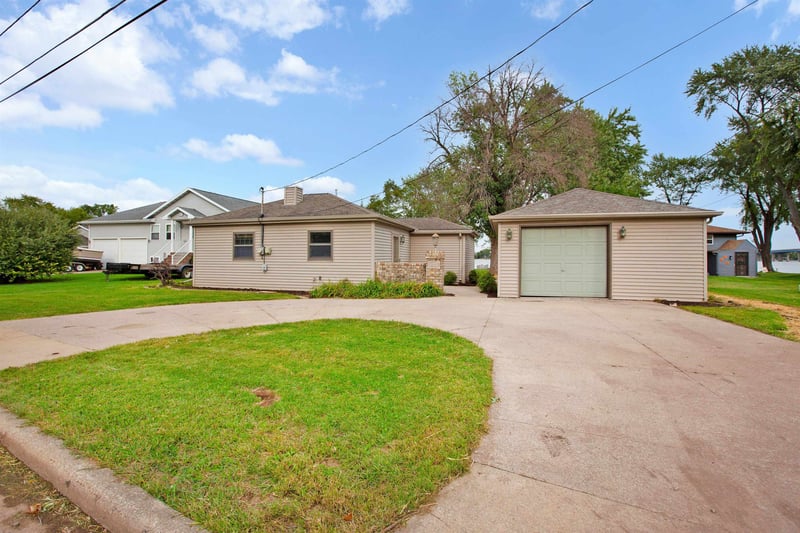 1677 W Butte Des Morts Beach Rd, Neenah, WI 54956