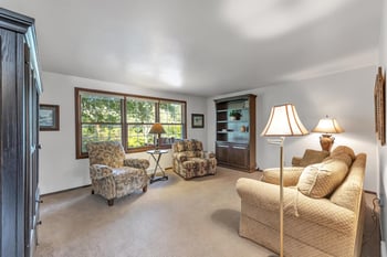 3826 Hidden Valley Ln, Green Bay, WI 54311