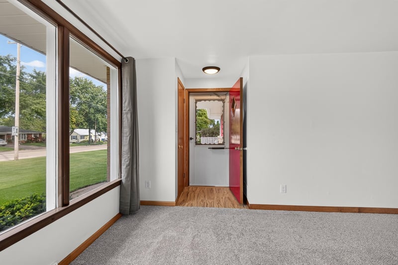 1607 Cormier Rd, Green Bay, WI 54313-7910