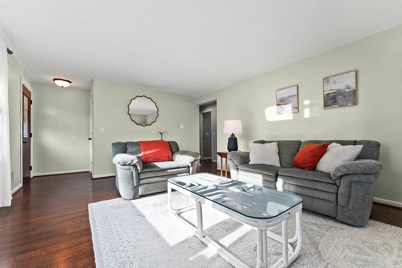 2316 Meadow Ln, Green Bay, WI 54301-2120