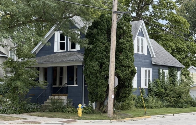 843 Dousman St, Green Bay, WI 54303-2843