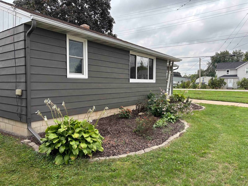 729 W Cedar St, Hilbert, WI 54129