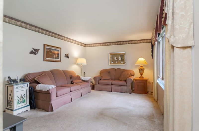 1266 Shadow Ln, Green Bay, WI 54304-3943
