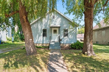 1021 Klaus St, Green Bay, WI 54302