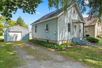 1021 Klaus St, Green Bay, WI 54302