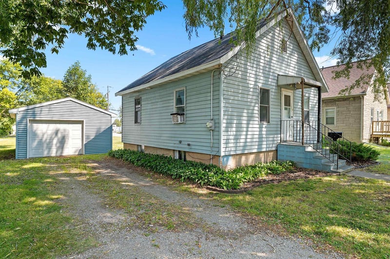 1021 Klaus St, Green Bay, WI 54302