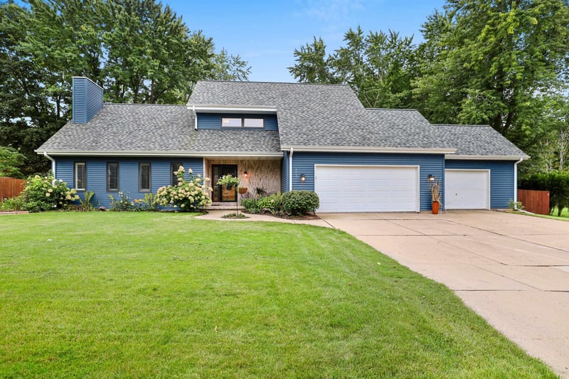 3003 Open Gate Trl, Green Bay, WI 54313-5029