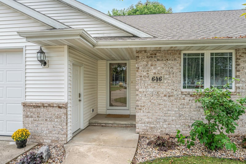 646 S Lincoln St, Hortonville, WI 54944