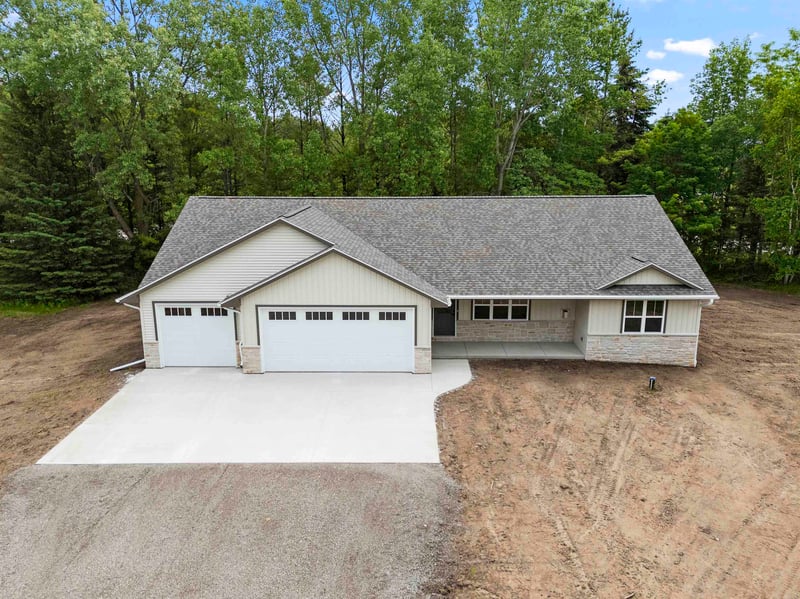 482 High Ridge Trl, Pulaski, WI 54162-3300