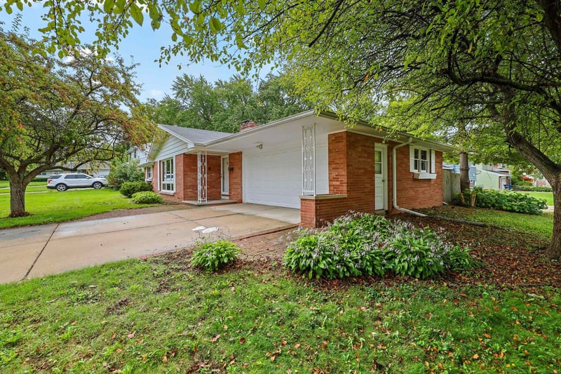 140 Helene Ct, Green Bay, WI 54301