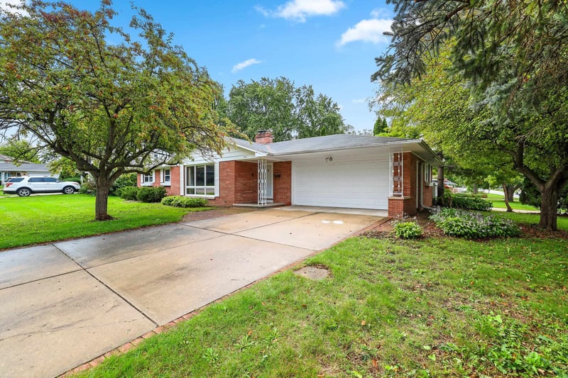 140 Helene Ct, Green Bay, WI 54301