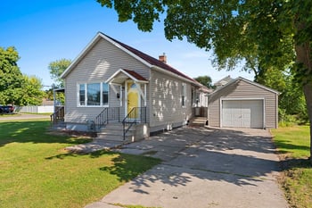 1571 Charles St, Green Bay, WI 54302