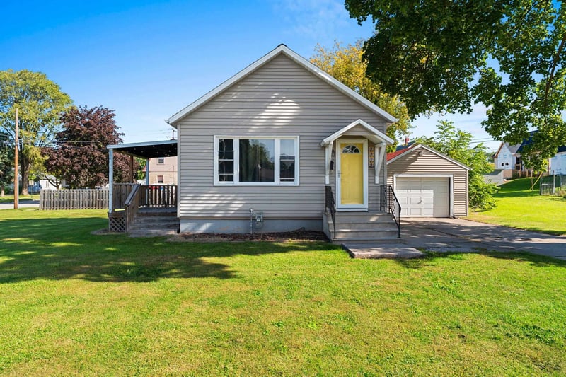 1571 Charles St, Green Bay, WI 54302