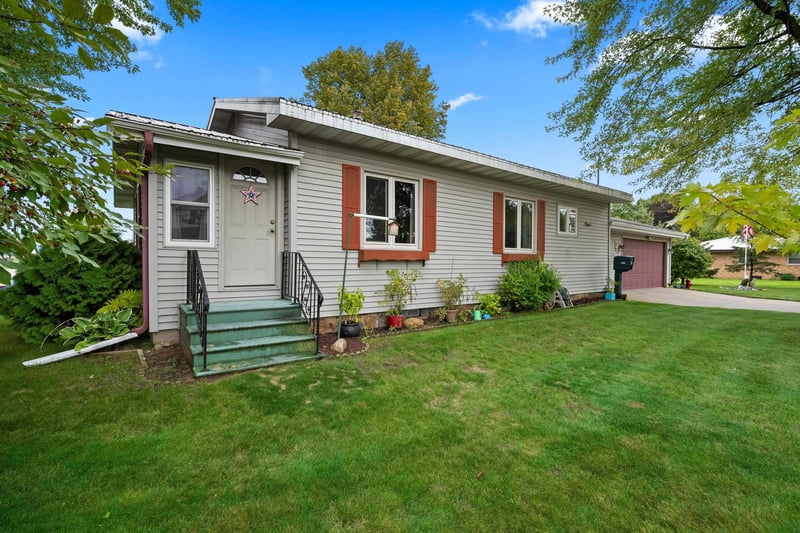 705 E Lieg Ave, Shawano, WI 54166