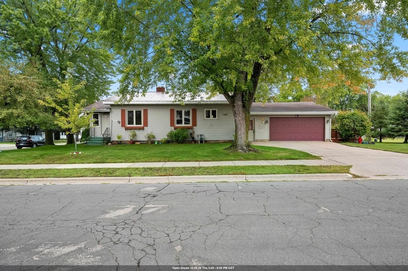 705 E Lieg Ave, Shawano, WI 54166